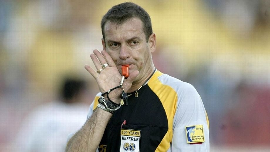 O árbitro Edilson Pereira