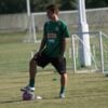 O zagueiro e lateral-esquerdo Lucas Mendes, em treino do Coritiba, em 2012