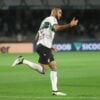 Gustavo Coutinho comemora em Coritiba x Botafogo-SP, no Couto Pereira