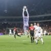 O goleiro César, do Avaí, contra o Athletico
