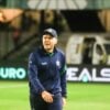 O técnico do Coritiba, Mozart
