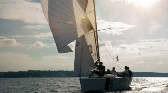 corrida-de-iates-a-vela-regata-de-vela-de-iate