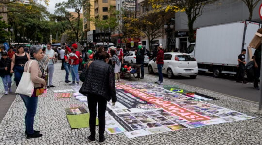 Ato em apoio às crianças palestinas em Curitiba.