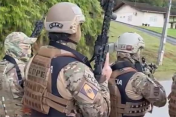 policias rouba a banco