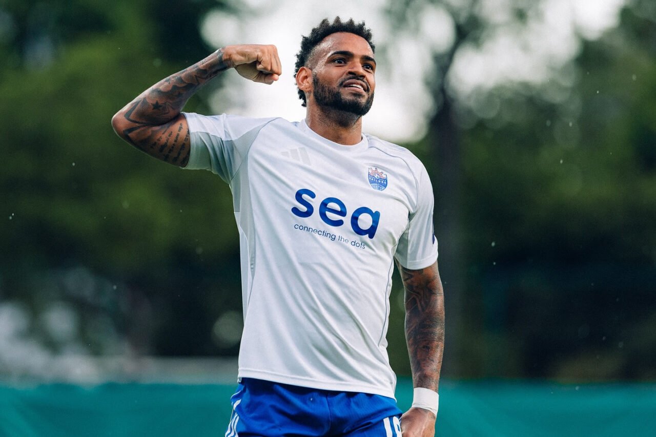 Anderson Lopes comemora gol