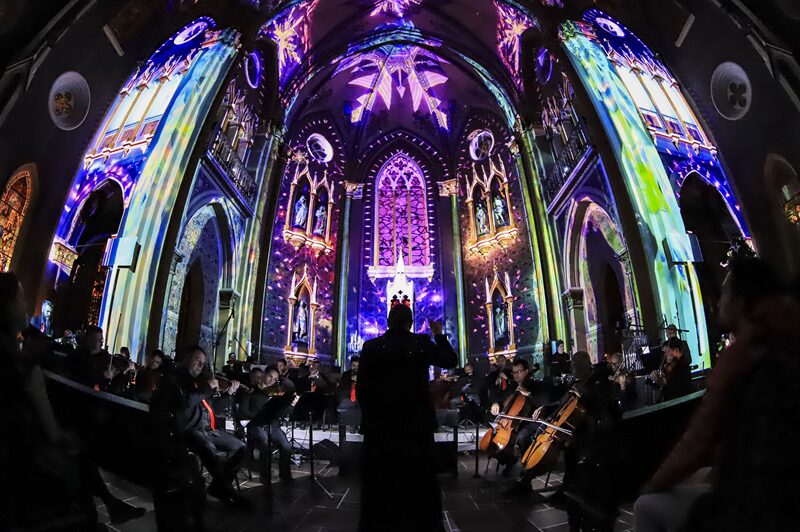 Ingressos esgotam para primeiras sessões do Catedral de Luz em Curitiba; novos lotes abrem em breve